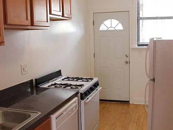 3rd image of 819 W Waveland Ave #1south