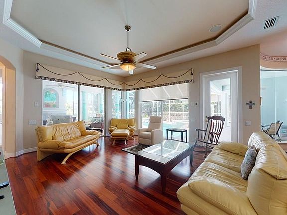 5th image of 15 Eastlake Dr