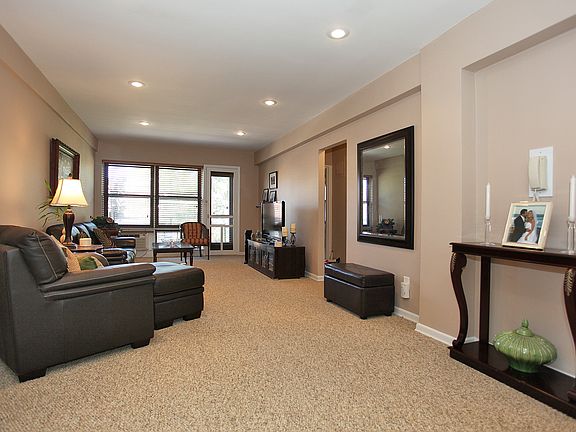 2nd image of 15 Hill Park Ave APT 3J