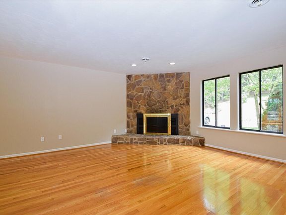 4th image of 3355 Kelly Ln