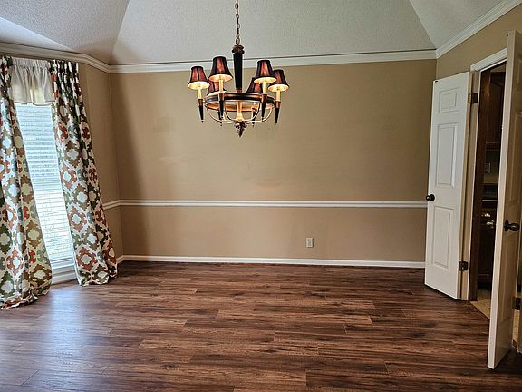 3rd image of 6054 Camelia Ln