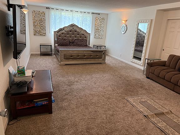 5th image of 40715 Country Ln #B