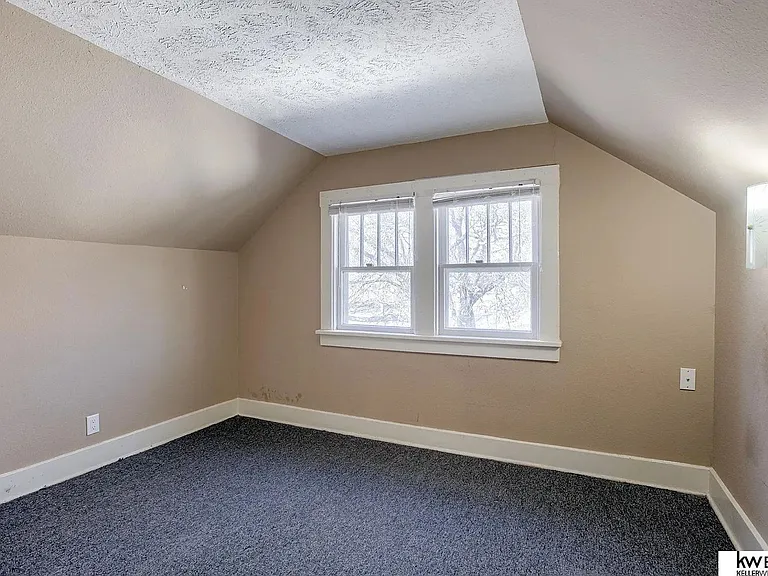 4542 Franklin St — Photo 15