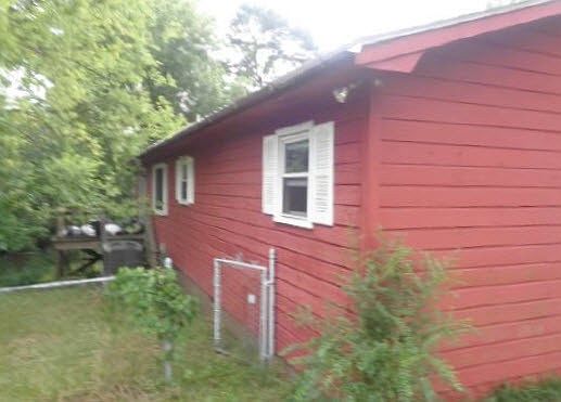 2nd image of 527 Carver Rd