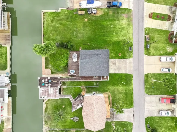 16630 Bermuda Way, Jamaica Beach, TX 77554