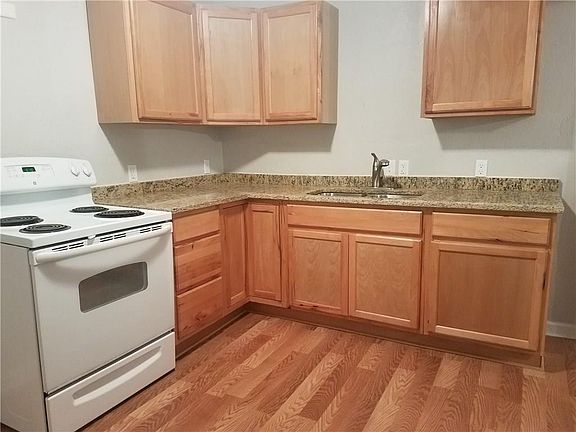 5th image of 901 Ronald St