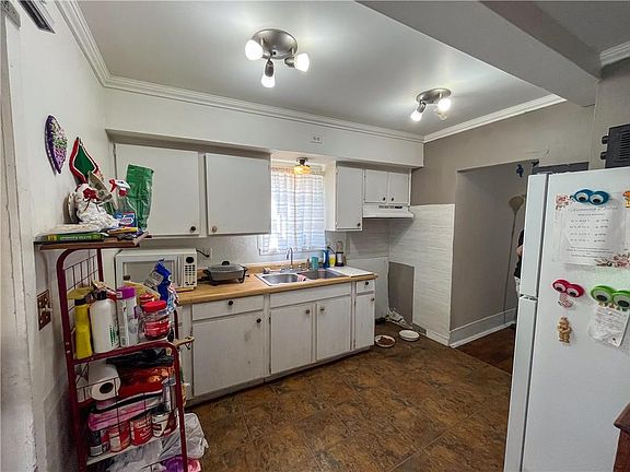 5th image of 768 Spruce St