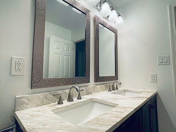 Bath2Vanities