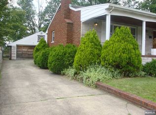 10 Veterans Pl, Elmwood Park, NJ 07407