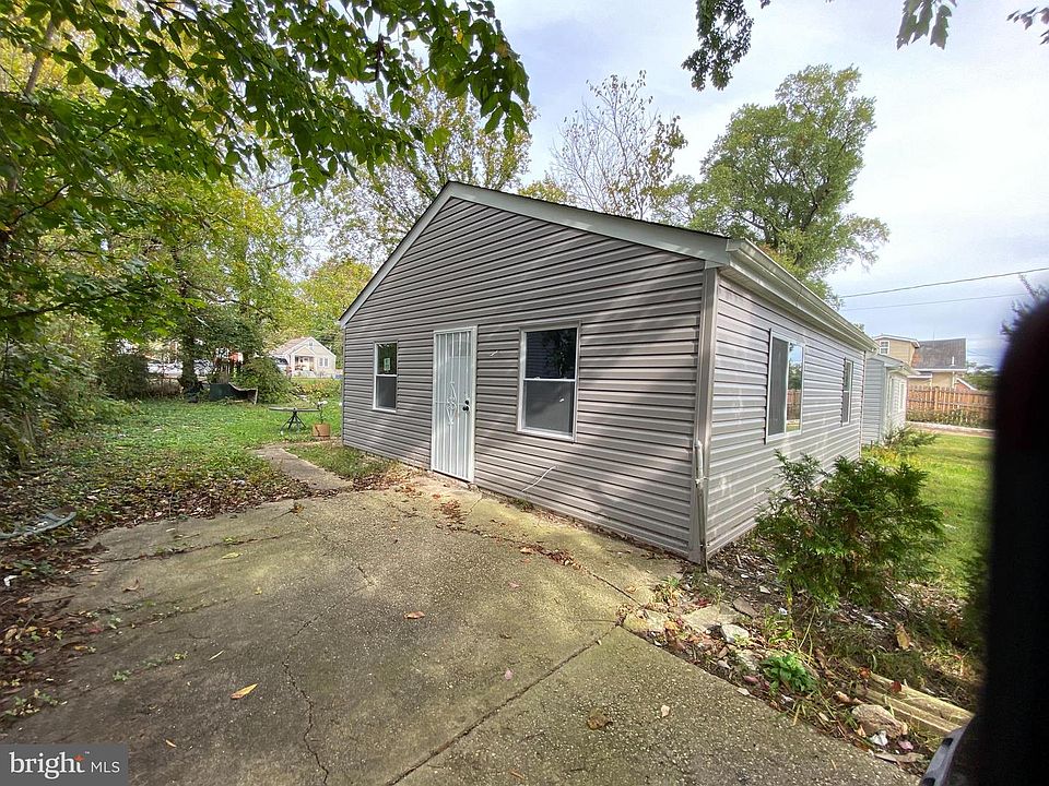 2nd image of 907 Mentor Ave