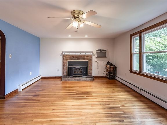 5th image of 7 Fairacres Ave