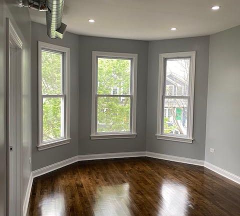 4th image of 2923 N Wisner Ave #2