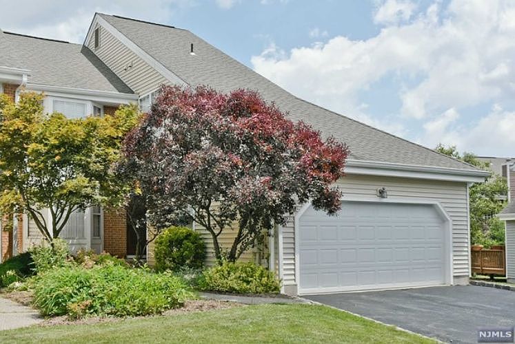 1st image of 181 Zeppi Ln