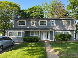 39 Greentree Cir, Westbury, NY 11590