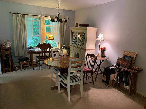 5th image of 8 Woodmere Dr