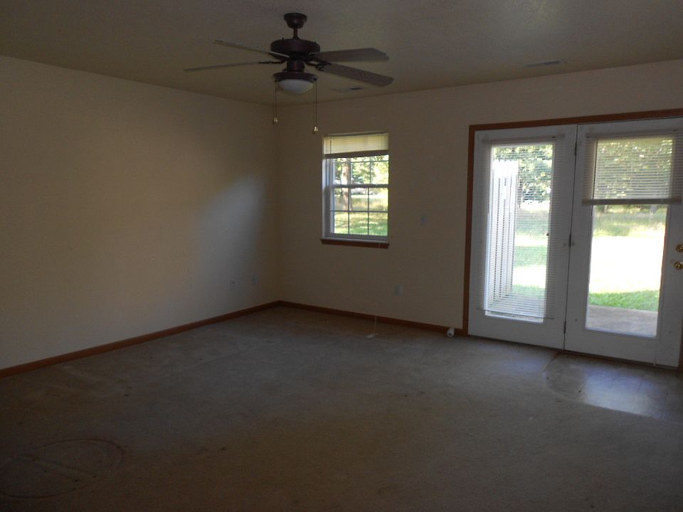 2nd image of 22645 Hollow Oak Ln #B