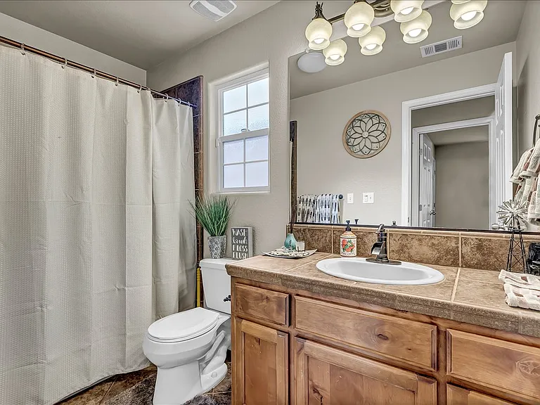 2435 N Crowe St — Photo 22
