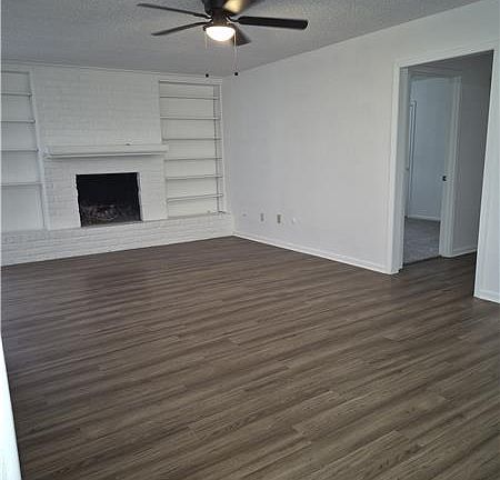 3rd image of 1104 Woodland West Dr #4