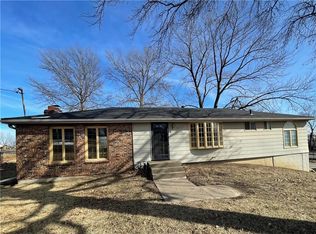 8717 NW Old Stagecoach Rd, Kansas City, MO 64154