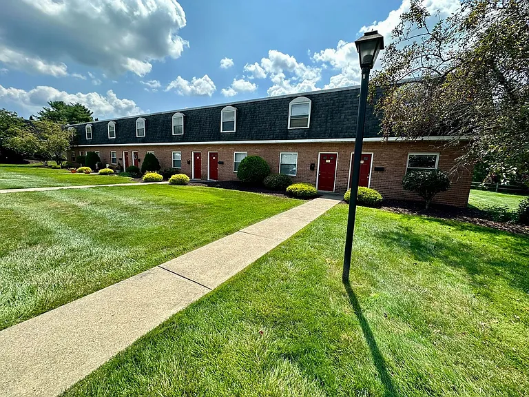 733 Hemlock Sq — Photo 9