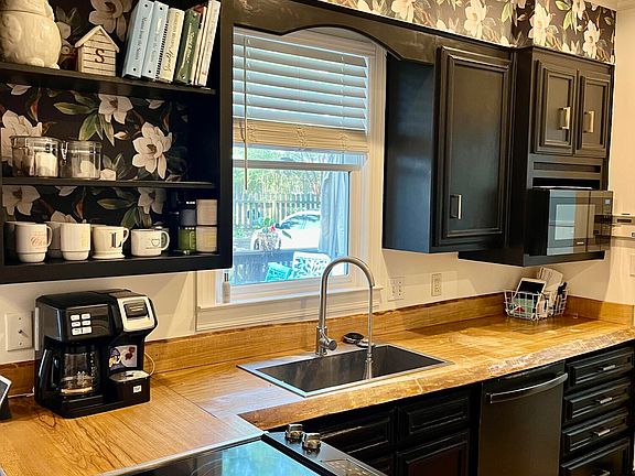 3rd image of 4660 Millhaven Road