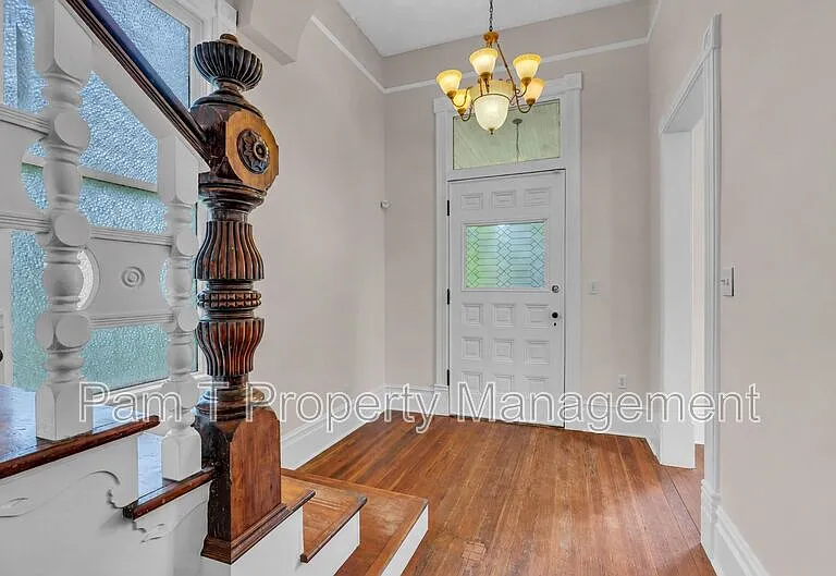201 W 37th St #MAIN HOUSE — Photo 17