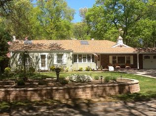 18 Clover Ln, Northport, NY 11768