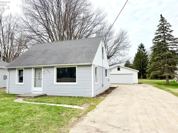824 Everett Rd, Fremont, OH 43420