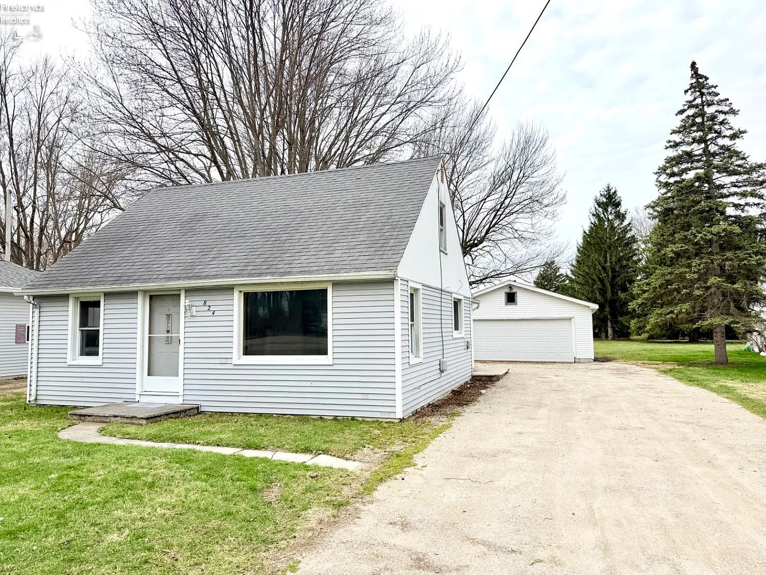 824 Everett Rd photo 1
