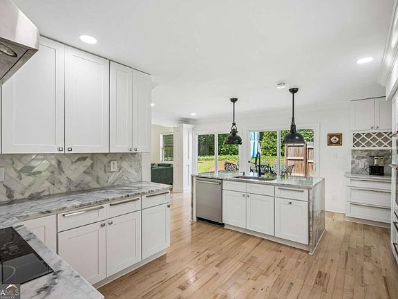 4th image of 2211 Hill Park Ct
