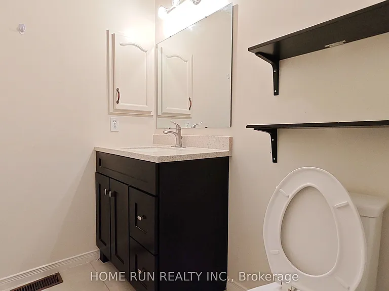 152 Thornbury Cres — Photo 31