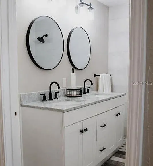 265 W Towne Pl — Photo 9