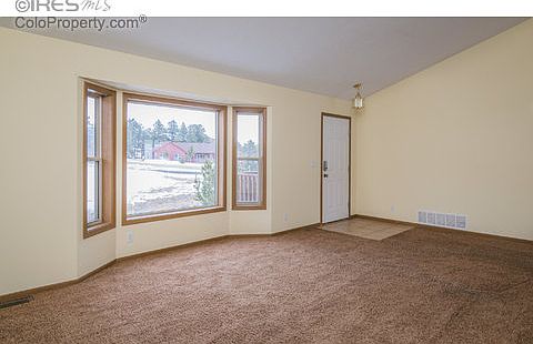 Spacious & Bright Living Rm