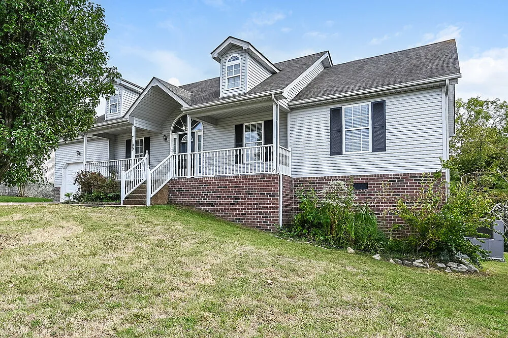 3 bed, 2.0 bath, 1555 sqft, $2,040 — Photo 4