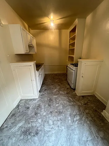 129 Schofield St Photo 1