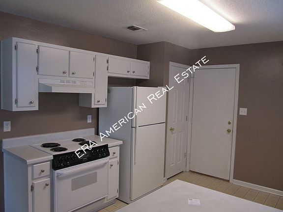 5th image of 1016 High Grove Ct