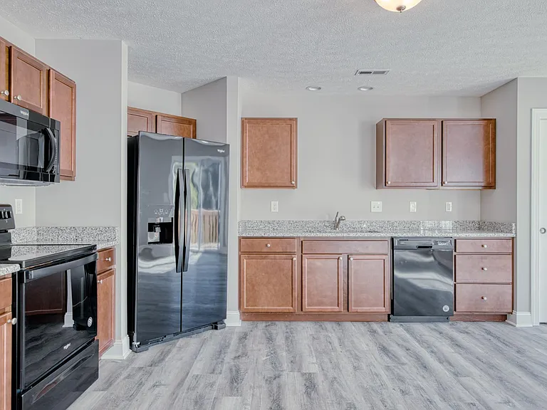 1210 Providence Blvd — Photo 12