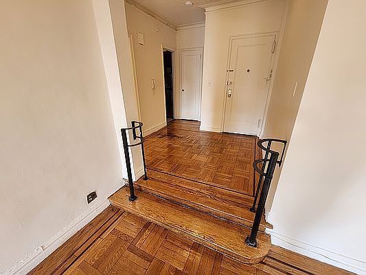 2nd image of 520 W 218th St APT 2K