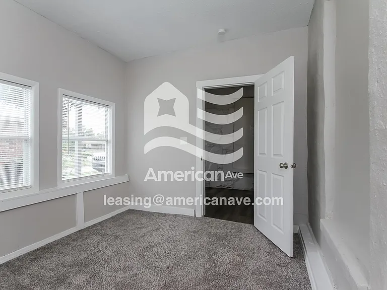 1697247_010_bedroom_11.jpg