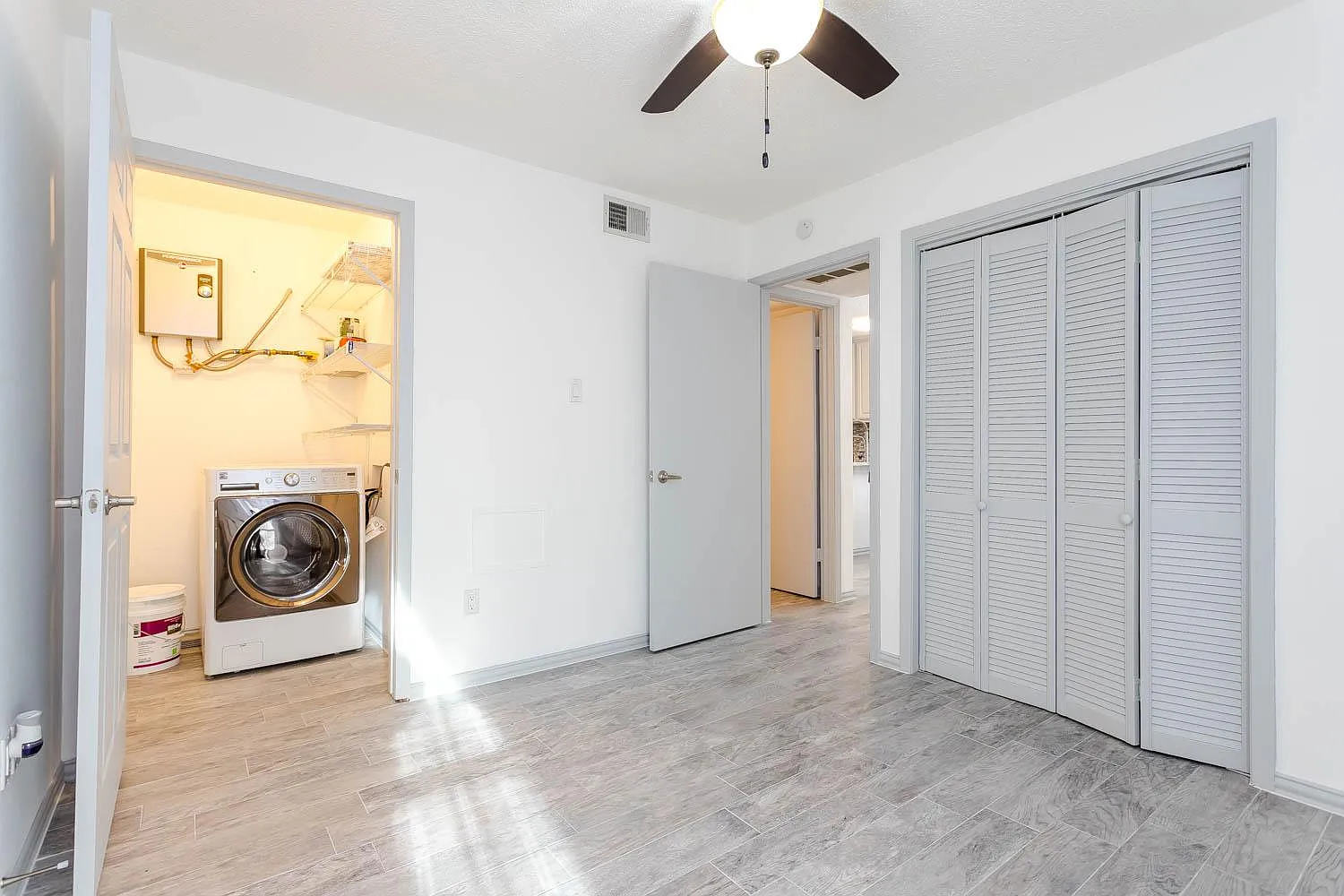 2 bed, 1030 sqft, $1,900 — Photo 3