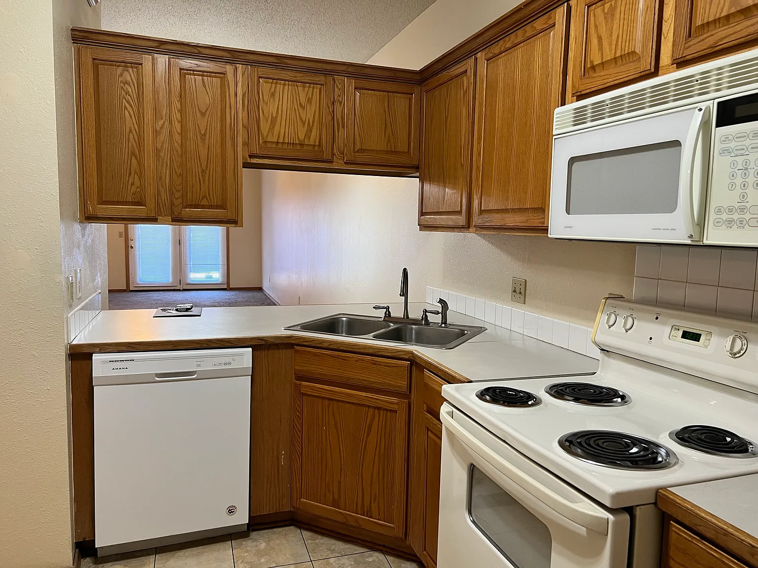 3 bed, 1100 sqft, $1,275 — Photo 2