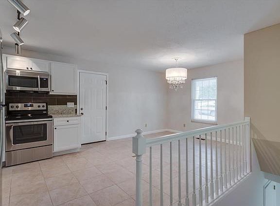 5th image of 12219 Country Wood Ct
