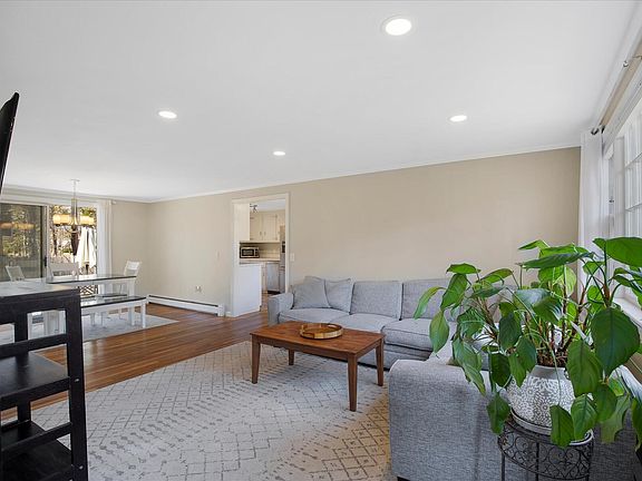 5th image of 65 Phyllis Drive