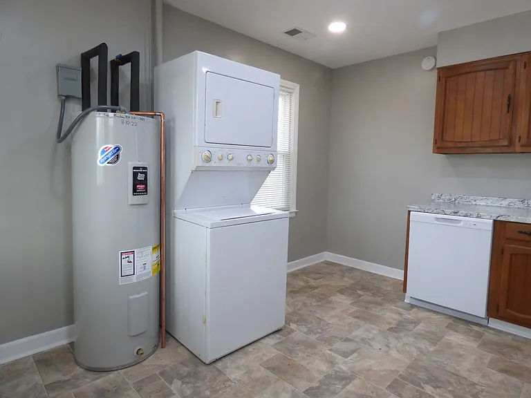 206 Broadview Dr — Photo 9