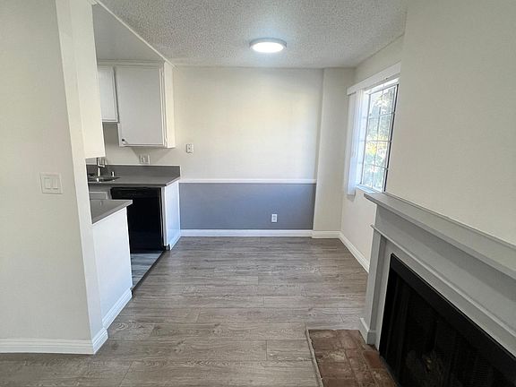 Breakfast Nook (angle 1)