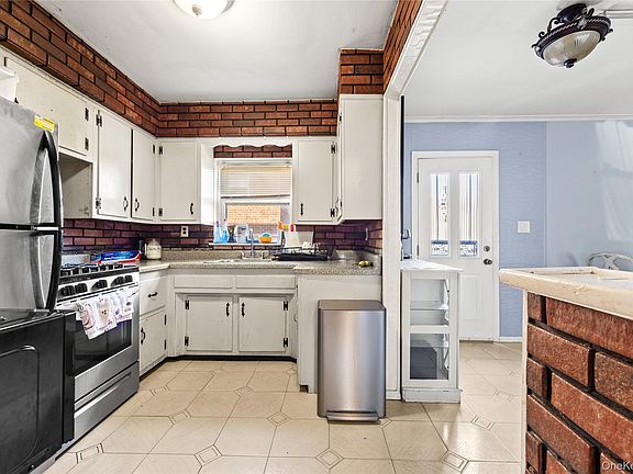 5th image of 2857 Wilkinson Avenue