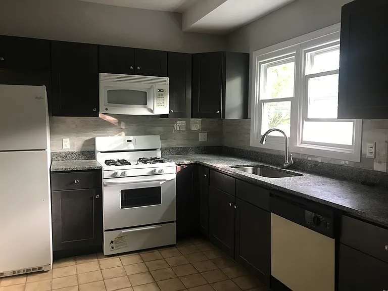 798 Orange St — Photo 36