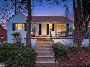 905 N McKinley Rd, Arlington, VA 22205