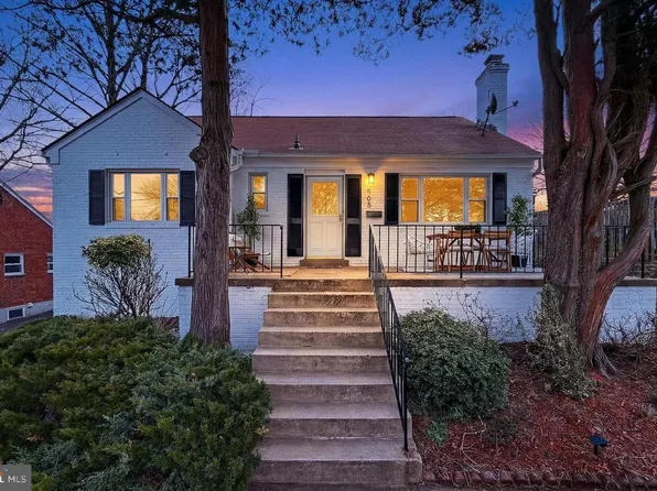 905 N McKinley Rd, Arlington, VA 22205