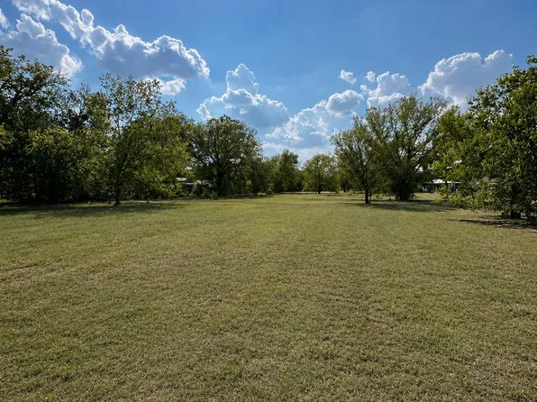 2210 Pecan St, Bastrop, TX 78602